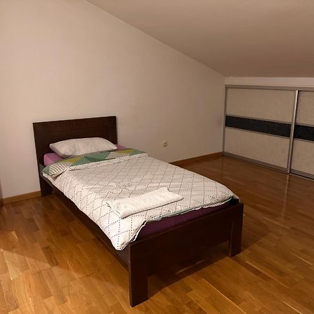 Rooms Near The Airport サラエヴォ エクステリア 写真