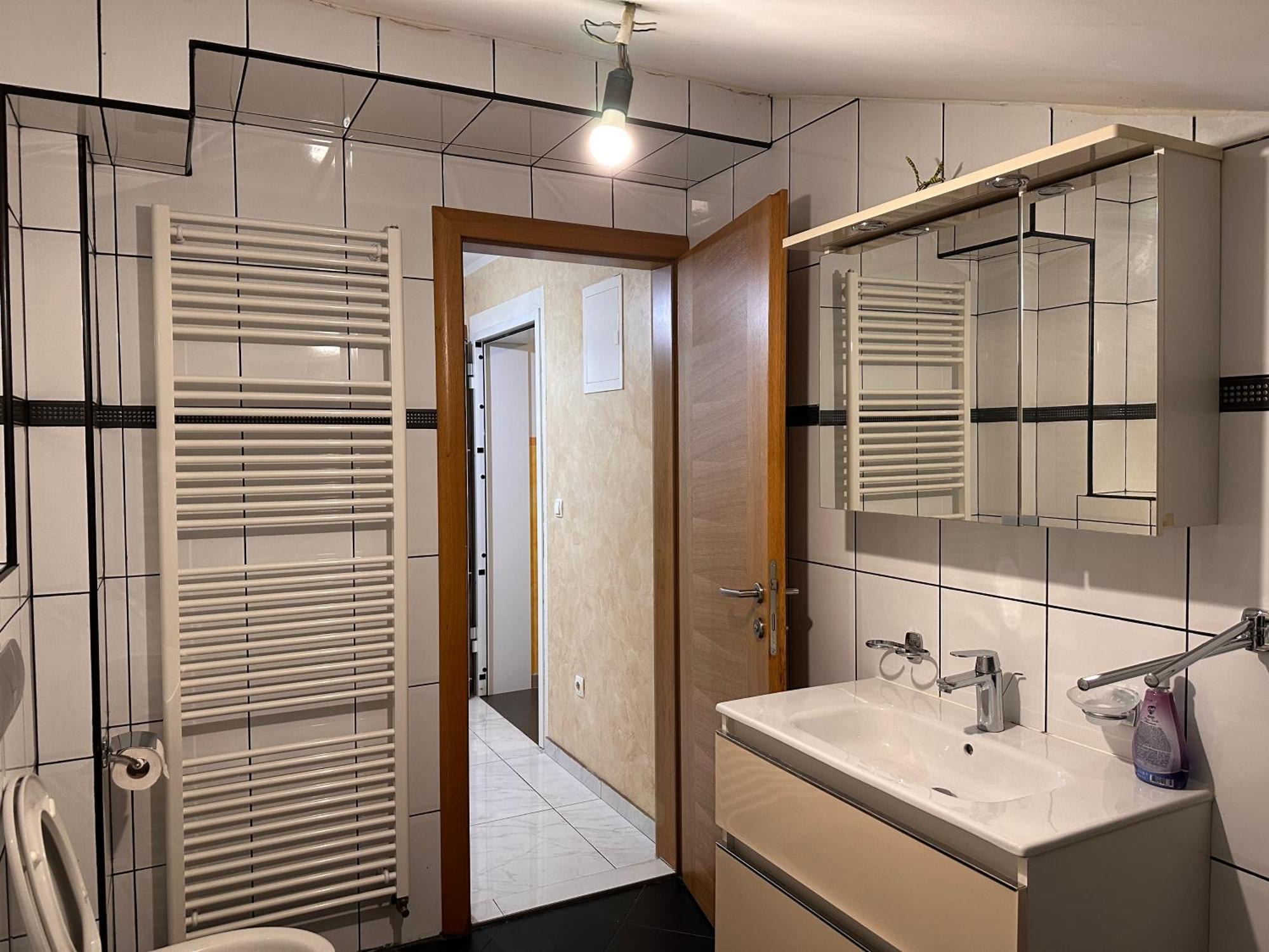Rooms Near The Airport サラエヴォ エクステリア 写真