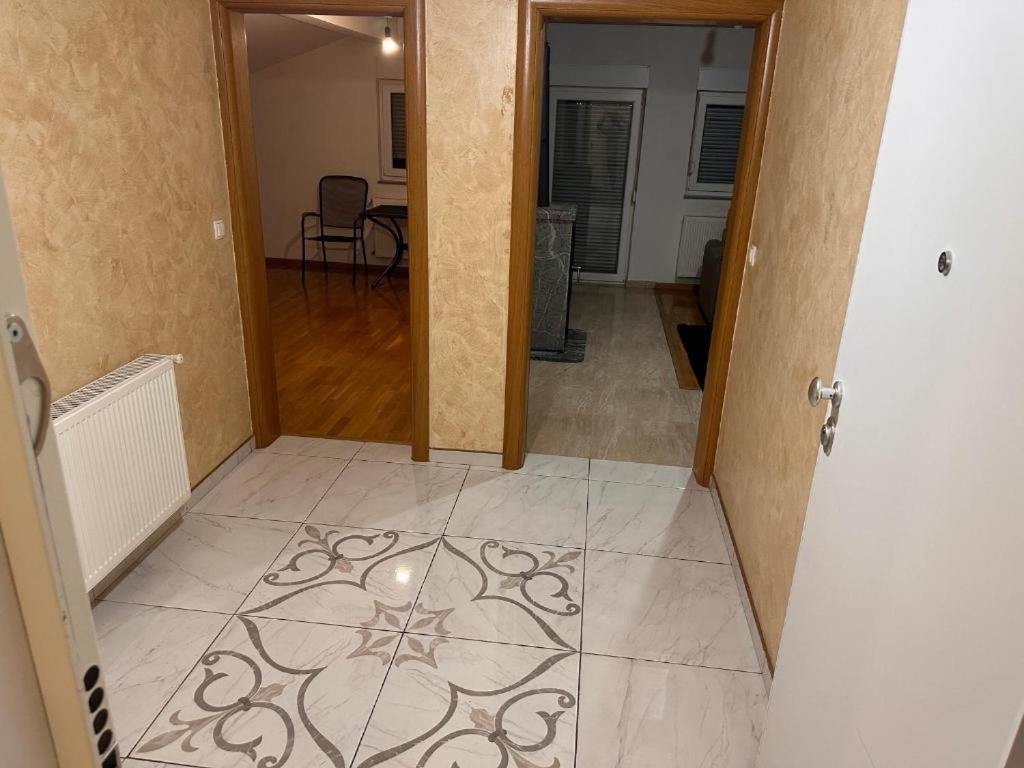 Rooms Near The Airport サラエヴォ エクステリア 写真