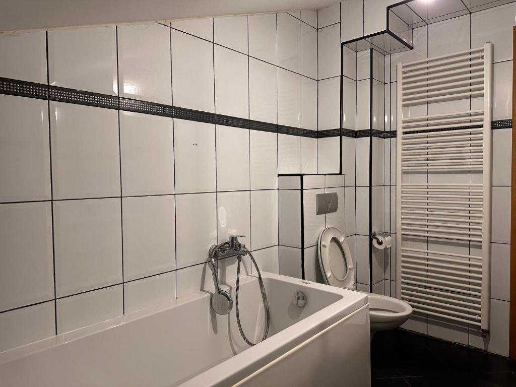 Rooms Near The Airport サラエヴォ エクステリア 写真